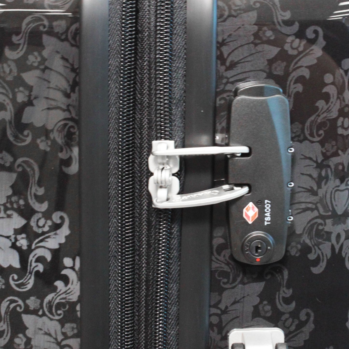 Chariot 20" Lightweight Spinner Carry-On Upright Suitcase - Cat Pilots